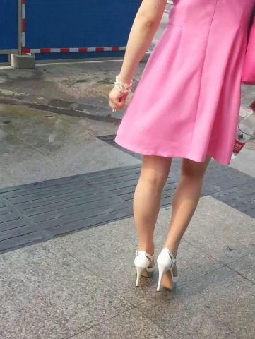  皇家警衛旗视频  穿了 SI WA 的高跟凉鞋女子(1分10秒，134.59MB，1080P,三星 GT-I9308） 街拍 第一站全网原创独发!