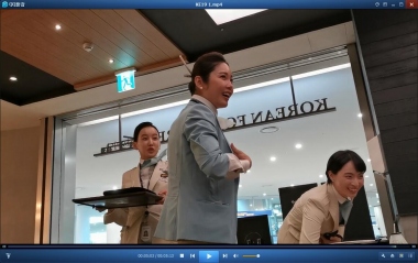  HSP视频  【HSP's video1080P】四个 空姐吃饭说笑玩鞋[05:13] 街拍 第一站全网原创独发!