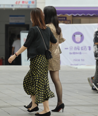 【珏一笑而过】 黑 丝 豹纹裙  BIG MM - 精华10- 街拍 第一站