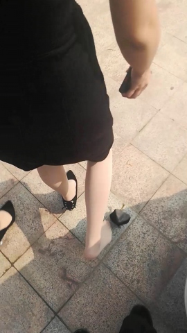  wangjunren视频  肉 丝**小姐姐的高跟鞋被踩掉了 街拍 第一站全网原创独发!