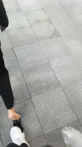  wangjunren视频  不小心踩掉裸足小姐姐的高跟鞋 街拍 第一站全网原创独发!