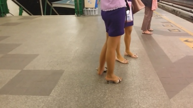 【HSP's video】肉丝街拍制服美女脱鞋玩鞋[02:11] - HSP视频- 街拍 第一站