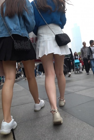 Miniskirt street pats beautiful leg belle